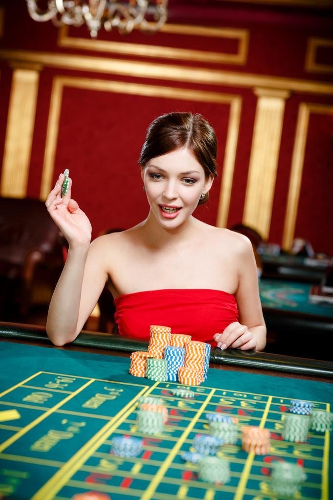 Layar permainan Big Bass Bonanza menunjukkan fitur bonus dan opsi taruhan